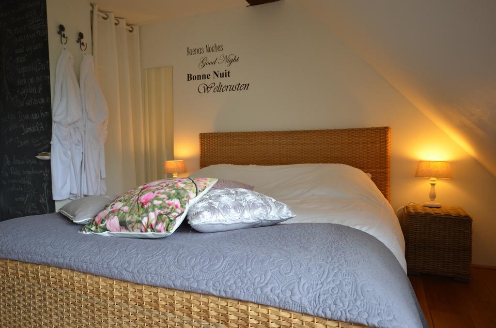 Bloemenhoeve Bed and Breakfast Birdaard Habitación foto